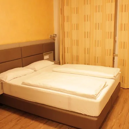 Isar Hotel *