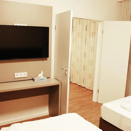 Isar Hotel *