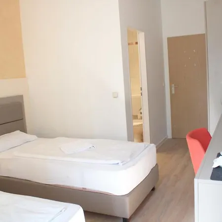 Isar Hotell *